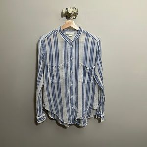 H&M crinkle cause button up- sz 8. EUC.